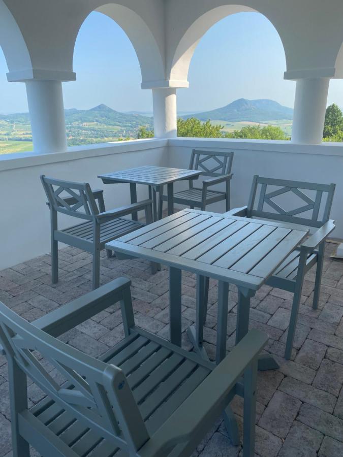 Chateau Segesdi Borapartman Gyulakeszi エクステリア 写真